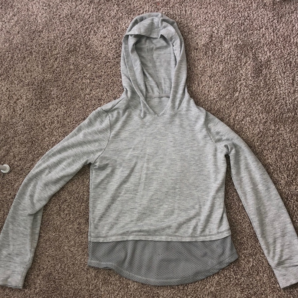 cropped pull over fish net hoodie with no pockets